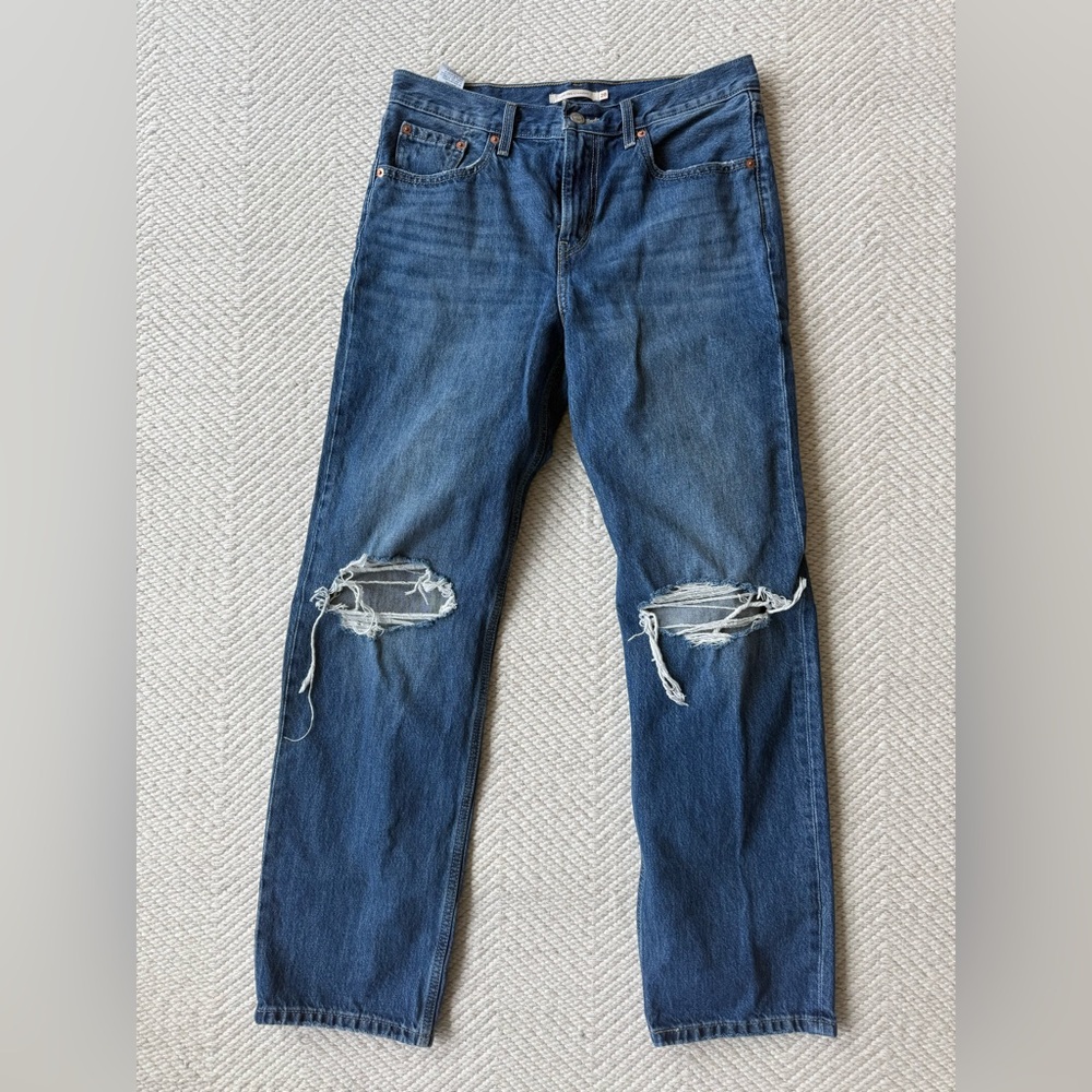 Levi’s low pro straight leg distressed Jean sz 28